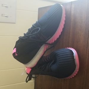 NWT Danskin Womens Athletic Shoes sz 9